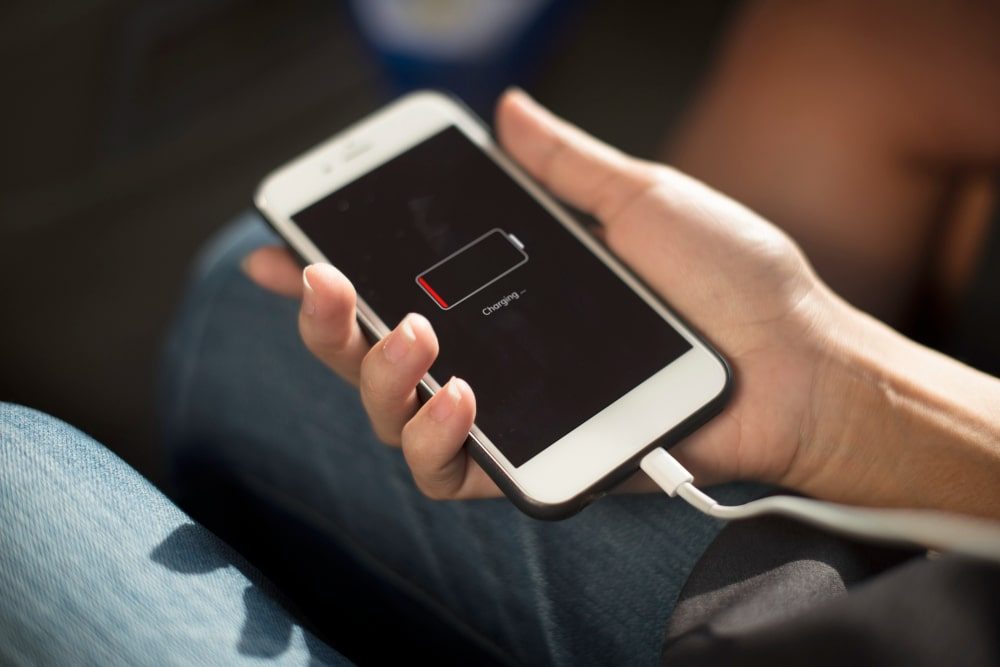 You are currently viewing How to Replace Your iPhone Battery in 6 Easy Steps!