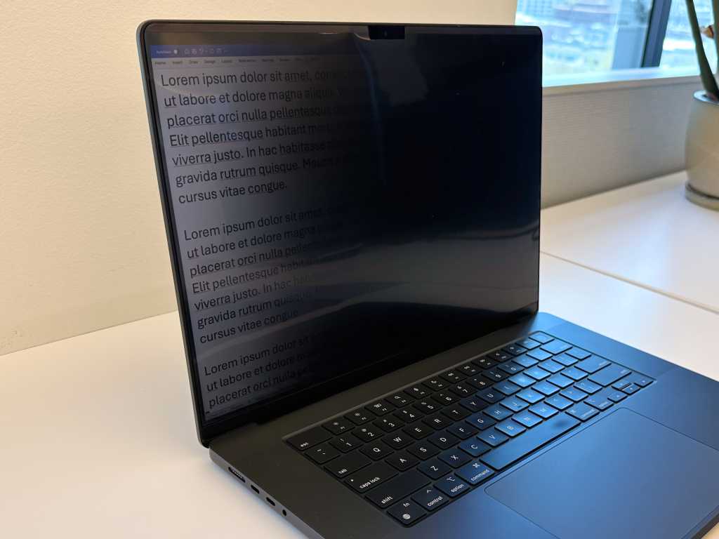 You are currently viewing StarTech.com Laptop Privacy Screens review: Stop lookie-loos in their tracks