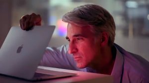 Read more about the article Craig Federighi ignited Apple’s AI efforts after using ChatGPT