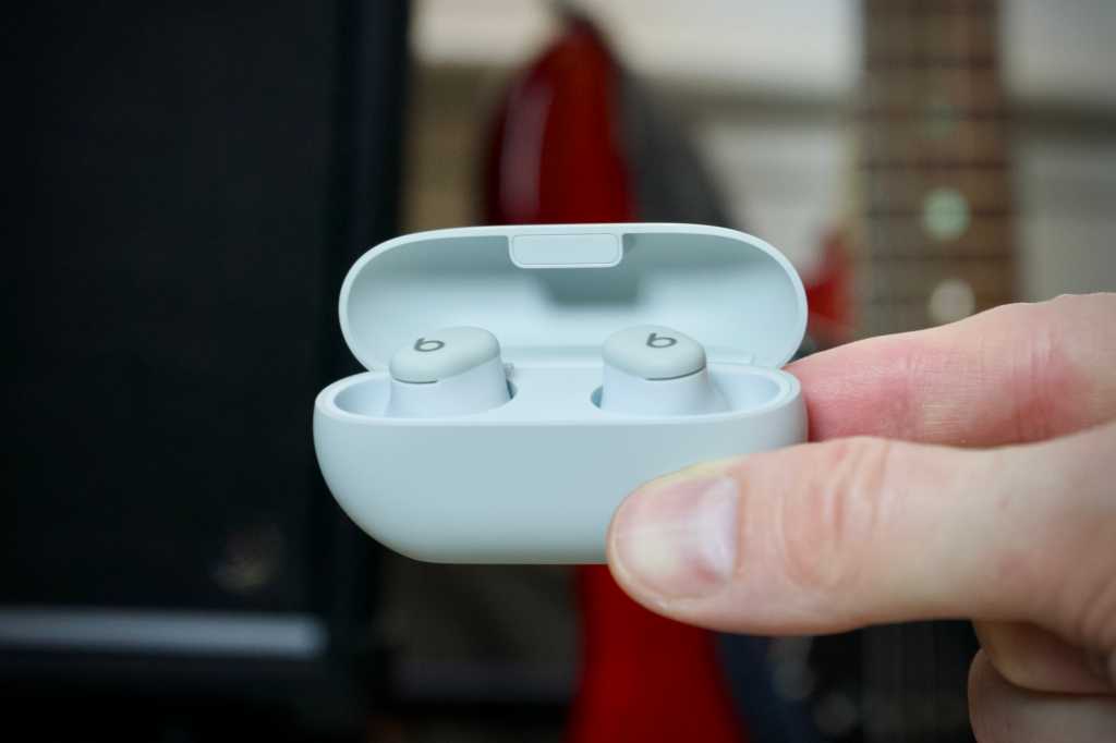 You are currently viewing Beats Solo Buds review: The better AirPods budget option