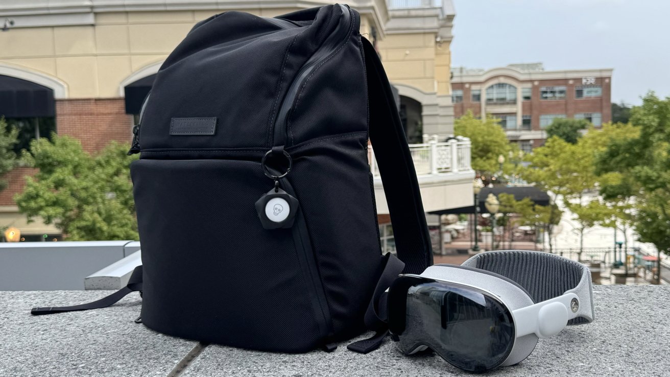 Read more about the article Waterfield Backpack for Apple Vision Pro review: Spatial commuting