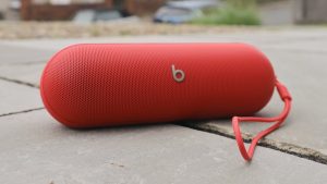 Read more about the article Apple VP talks Beats Pill, Apple Music’s growth