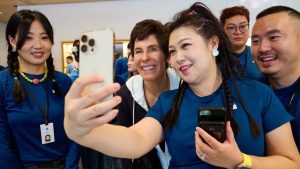 Read more about the article iPhone feels the shipments squeeze as rival vendors see growth in China