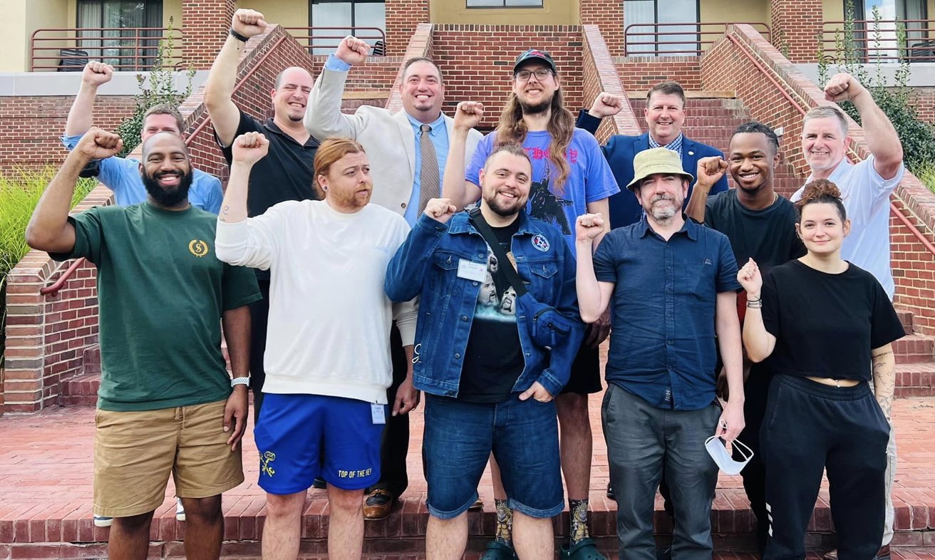 You are currently viewing Unionized Apple Store workers to vote on three-year agreement