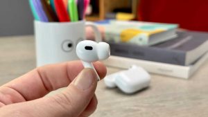 Read more about the article Apple’s next big thing? AirPods with frickin cameras