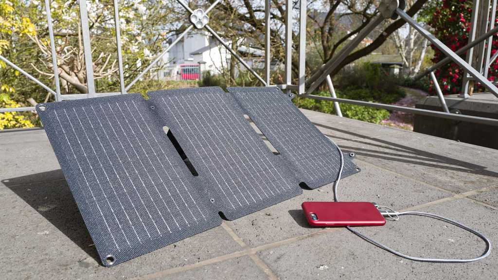 You are currently viewing BigBlue SolarPowa 30 review: Tapping into the sun to charge your iPhone