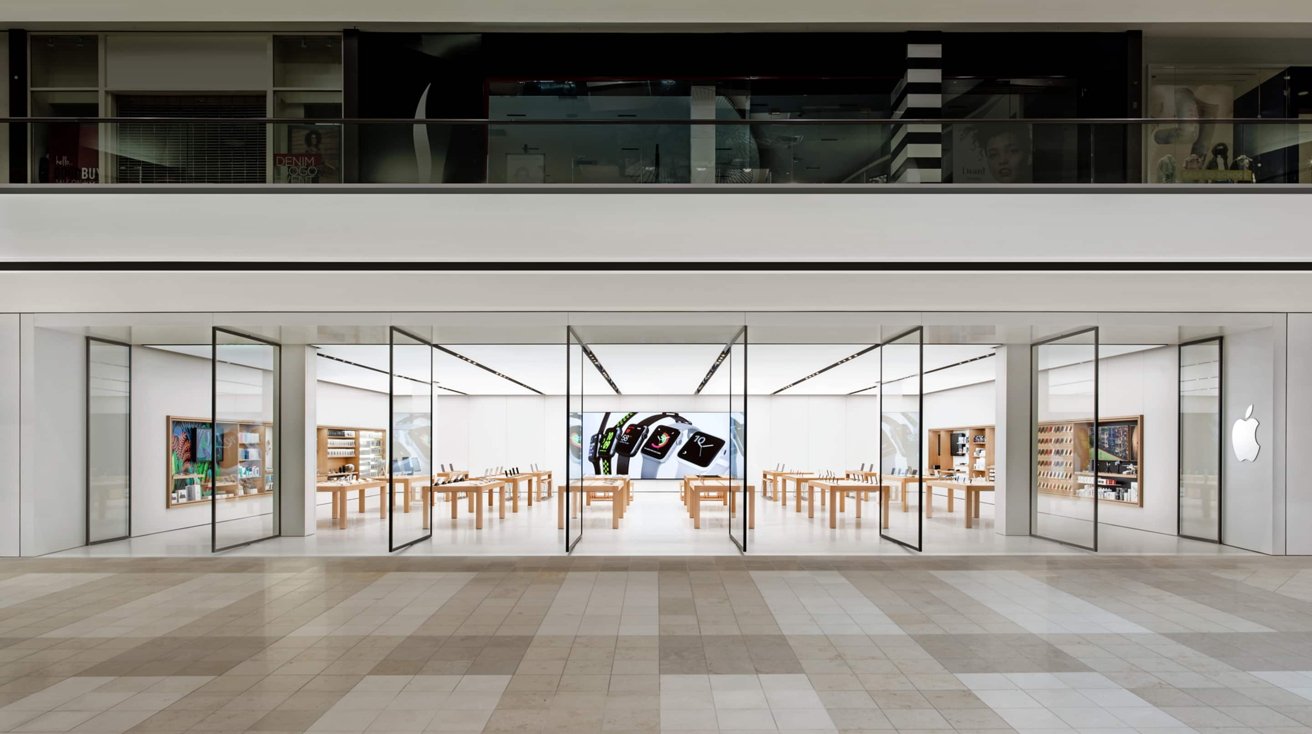 You are currently viewing #Crimeblotter: Apple Store theft claims $21,000 worth of merchandise