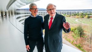 Read more about the article Berkshire Hathaway unloaded more than half of its Apple stock last quarter