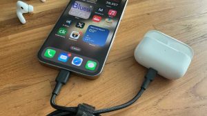 Read more about the article How to charge your AirPods from your iPhone