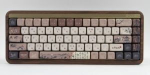 Read more about the article The Akko MU01 Mountain Seclusion Is A Mechanical Keyboard Made Of Wood!