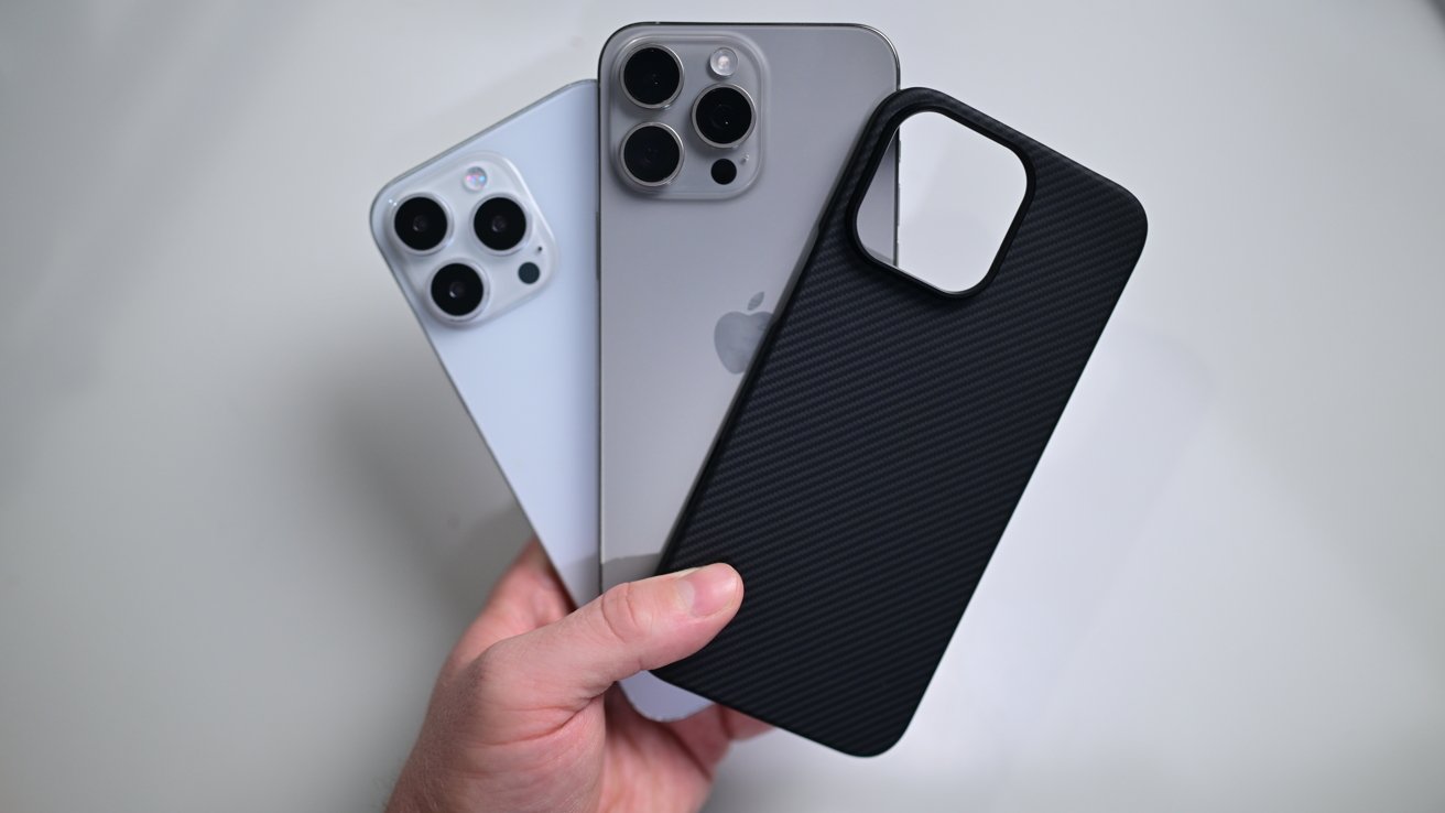 You are currently viewing Comparing the sizes of iPhone 16 Pro Max, iPhone 15 Pro Max, and an early case