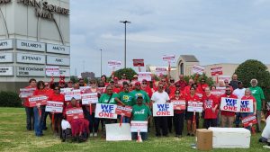 Read more about the article Apple Penn Square workers garner support ahead of negotiations