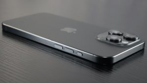 Read more about the article iPhone buyers prioritize need over new features in latest upgrades