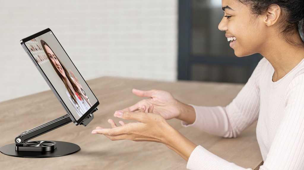 You are currently viewing This portable iPad stand that swivels is only $10