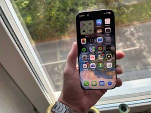 Read more about the article iPhone 16 Pro Max ‘fails’ drop test… just like all other glass phones