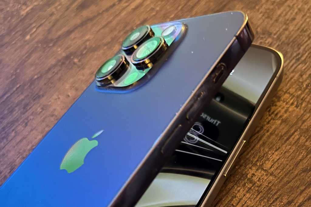 Read more about the article The iPhone 16 is living in the past. It needs to fold