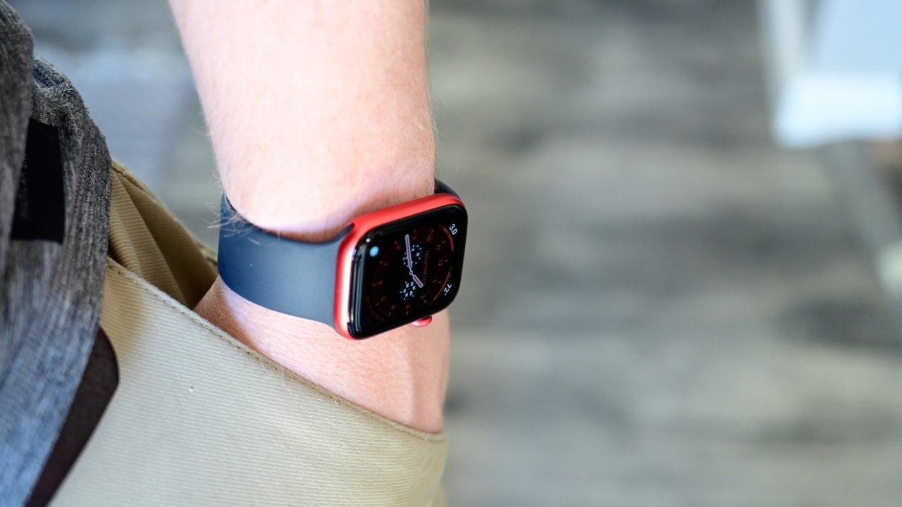 Read more about the article Joel McHale turns losing his Apple Watch into a game