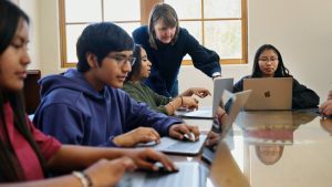 Read more about the article Apple expands educational grants, educational resources