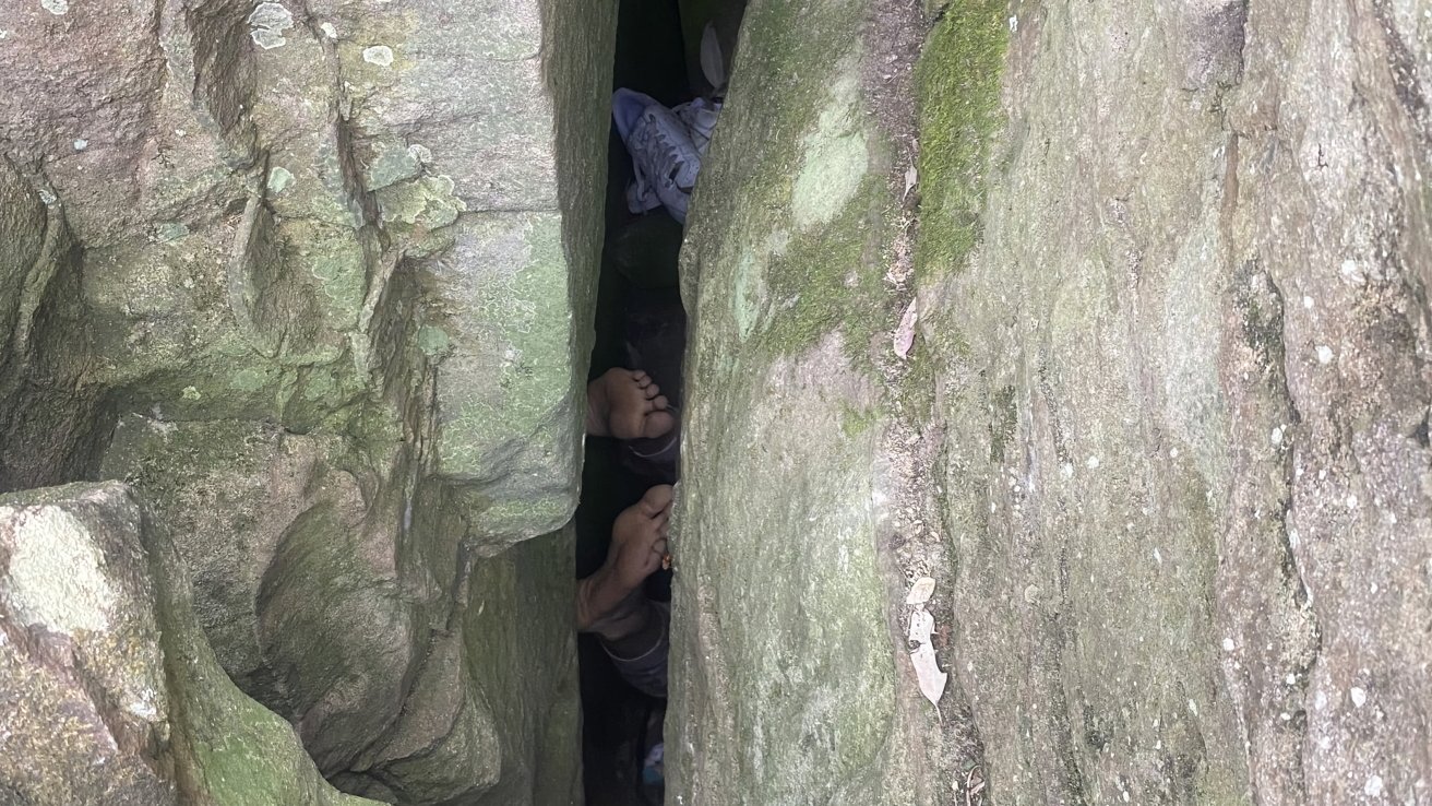 You are currently viewing Dropped iPhone leads to Australian woman being stuck upside down between boulders for hours