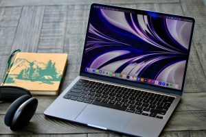 Read more about the article Whoa! The M2 MacBook Air dropped under $700 for the first time