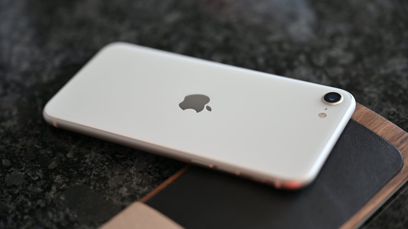 Read more about the article Apple may halt iPhone 14 and SE sales in EU by year’s end