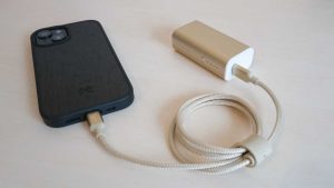 Read more about the article Mophie Powerstation Mini 5K Gold review: Stylish power bank