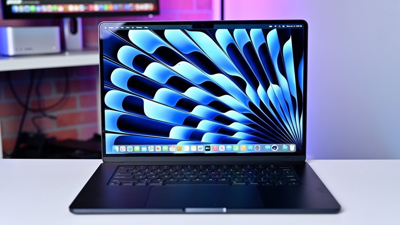 Read more about the article Apple plans MacBook Air display upgrade, but OLED is still far away