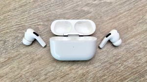 Read more about the article AirPods Pro 2 update ‘in coming weeks’ to expand hearing aid feature