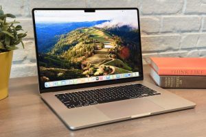 Read more about the article Our favorite MacBook is $200 off right now