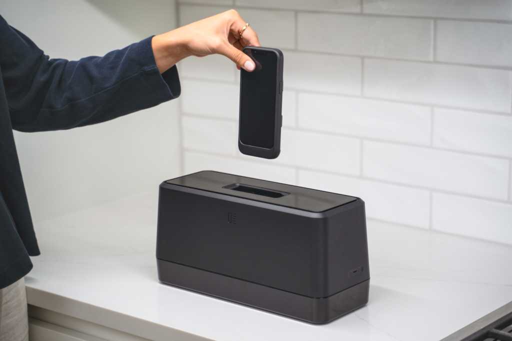 You are currently viewing Meet Swippitt, a $600 toaster that makes sure your iPhone is always charged