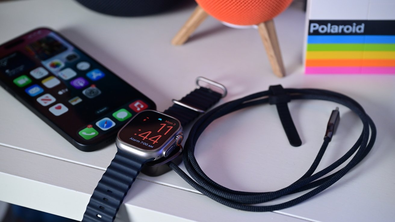 Read more about the article Nomad Universal Apple Watch cable review: This $100 cable simplifies your charging setup