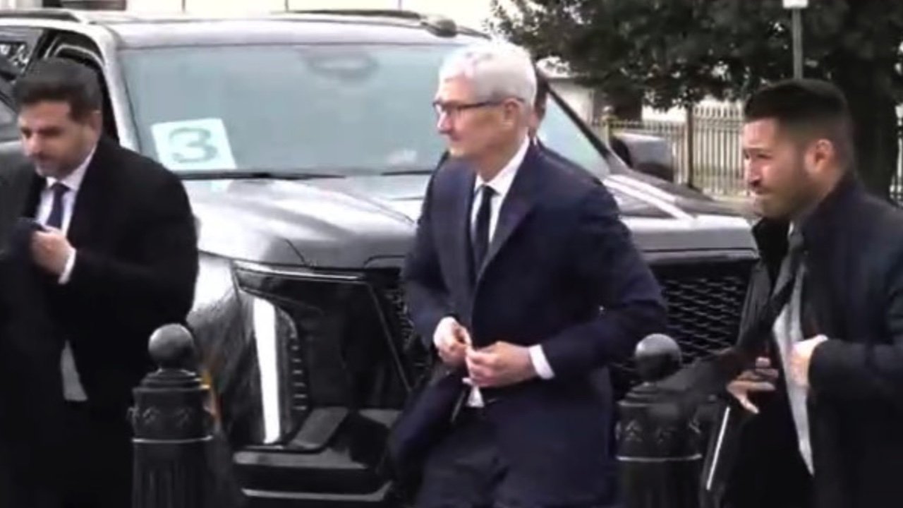 You are currently viewing Tim Cook is meeting with President Trump at the White House