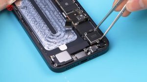 Read more about the article First teardown of iPhone 16e shows larger battery, C1 modem