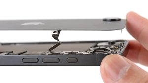 Read more about the article iPhone 16e just as easily repaired as the iPhone 16